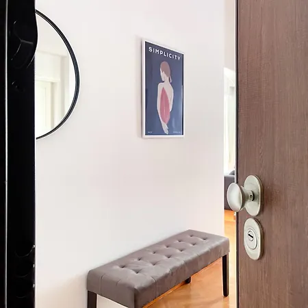 Apartment 2-bedroom Gallery Near The Metro Athens