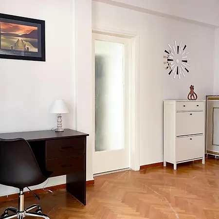 Apartment 2-bedroom Gallery Near The Metro
