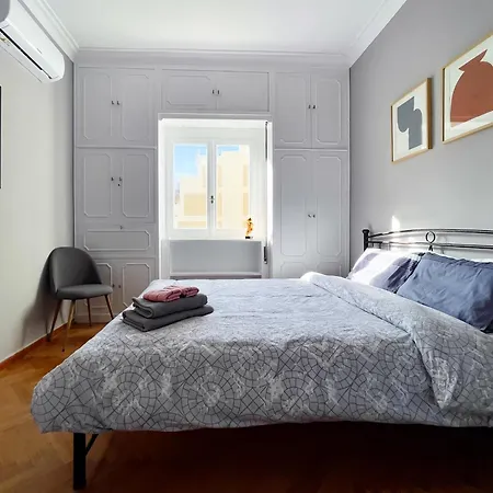 2-bedroom Gallery Near The Metro Apartment