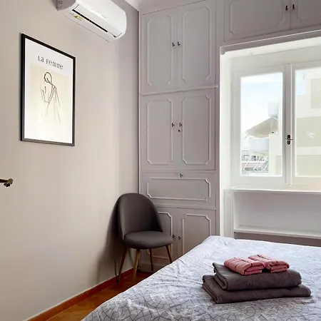 Apartment 2-bedroom Gallery Near The Metro *