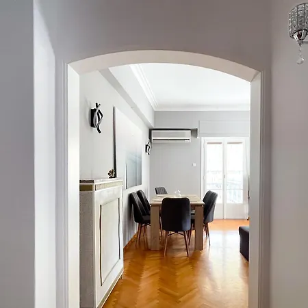 2-bedroom Gallery Near The Metro Apartment Athens