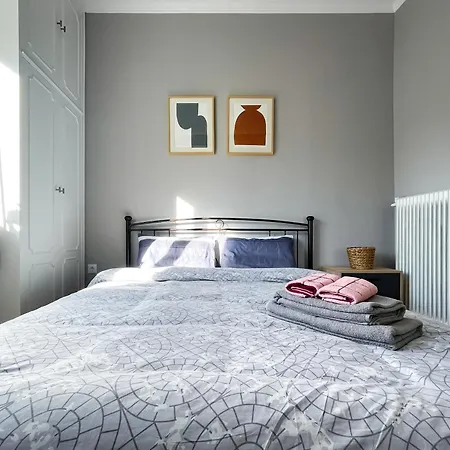 2-bedroom Gallery Near The Metro Apartment *