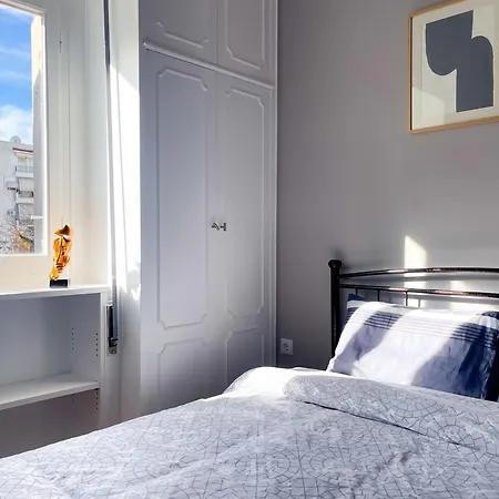 2-bedroom Gallery Near The Metro Apartment