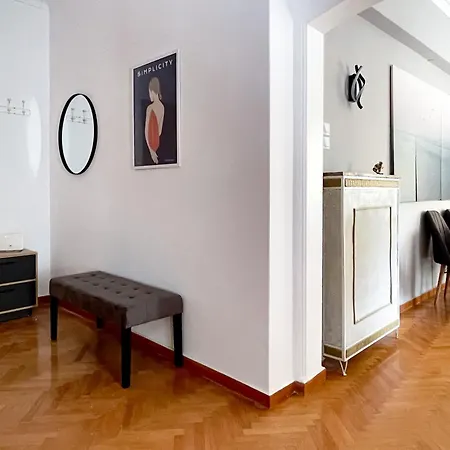 2-bedroom Gallery Near The Metro * Athens
