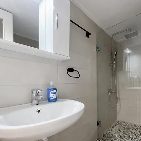 Apartment 2-bedroom Gallery Near The Metro *