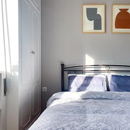 2-bedroom Gallery Near The Metro Apartment