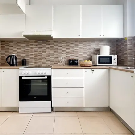 2-bedroom Gallery Near The Metro * Athens