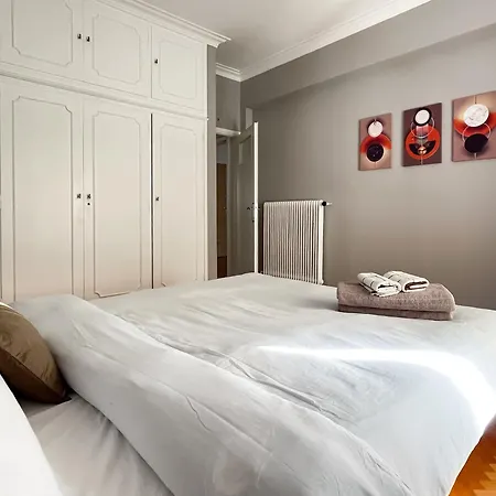 2-bedroom Gallery Near The Metro Apartment *